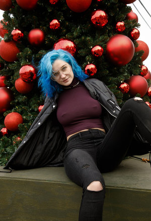 18 year old girl Kim Kennedy takes a cumshot in mouth during BDSM sex